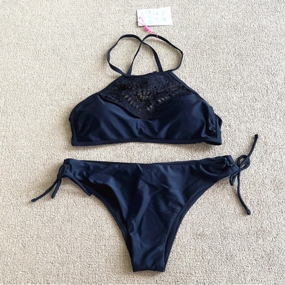 Bikini Set - Picture 1 of 4